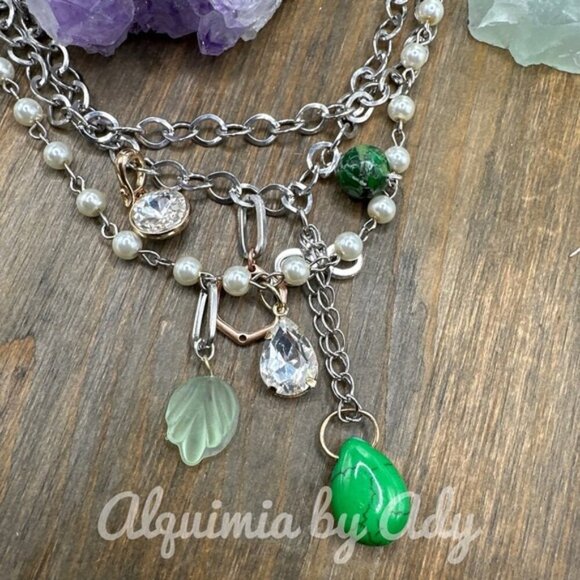 Maximalist green charms layered  necklace - Picture 3 of 3
